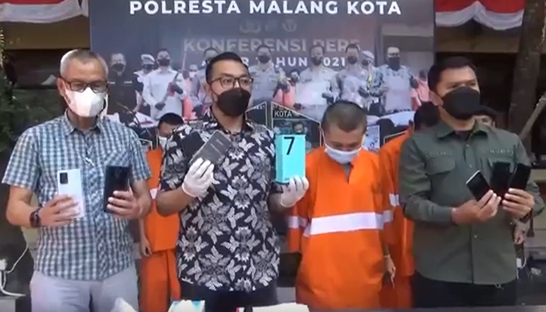 Penjual HP hasil menipu diamankan Polresta Kota Malang/metrotv
