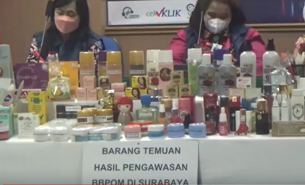 Sejumlah kosmetik ilegal yang disita BBPOM Surabaya/metrotv