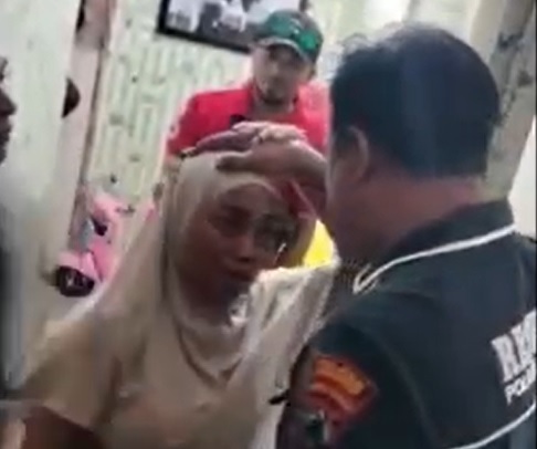Digerebek Polisi, Istri Pengedar Sabu Mengamuk
