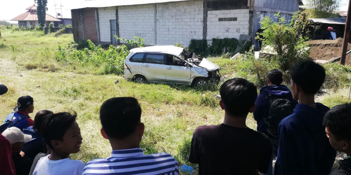 Kereta Hantam Avanza di Pasuruan, 1 Warga Surabaya Tewas