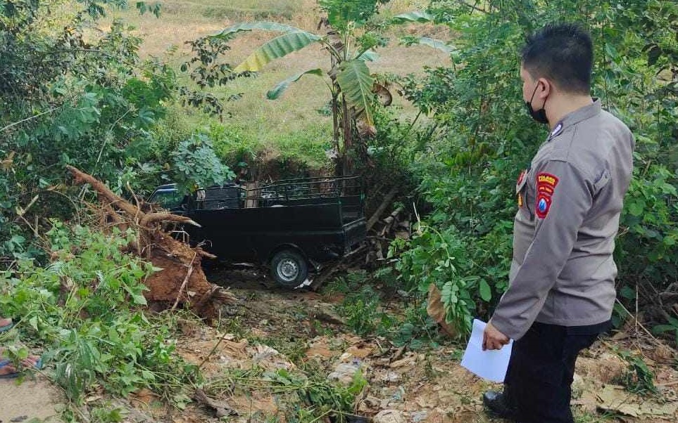 Pikap Terguling ke Sungai Sampang, 2 Tewas
