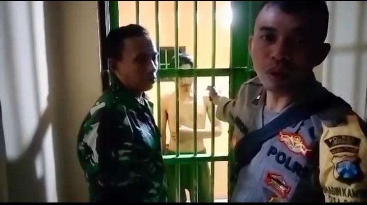 Pelaku aniaya ibu kandung ditahan di Polsek Sempolan Jember/ist 