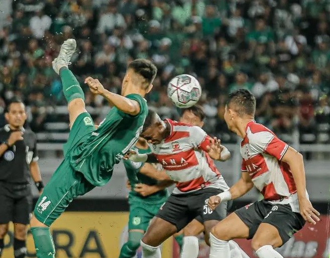 Duel Persebaya vs Madura United/ist