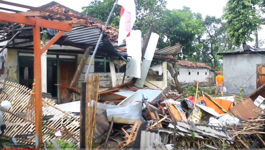 Dilanda Cuaca Ekstrem, Puluhan Rumah di Bangkalan Rusak Parah hingga Roboh