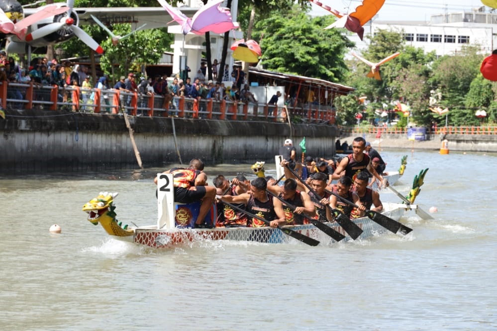 Lomba Dayung Perahu Naga Koarmada II/ist