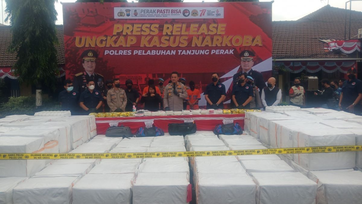 Puluhan kilo narkoba jenis sabu diamankan Polres Pelabuhan Tanjung Perak (Foto / Metro TV)