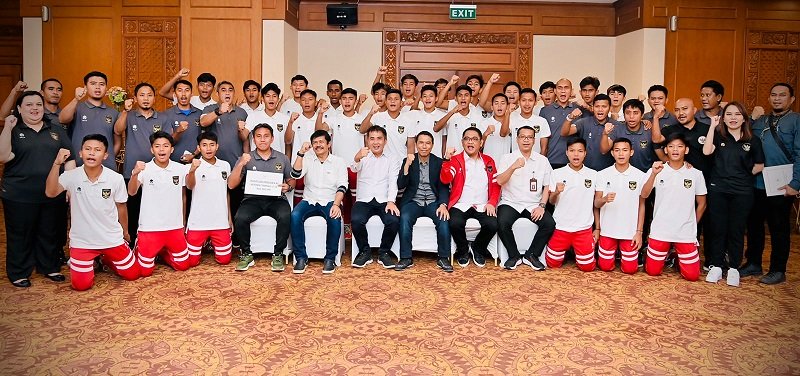 Jokowi Beri Bonus Rp1 Miliar ke Timnas Indonesia U-16