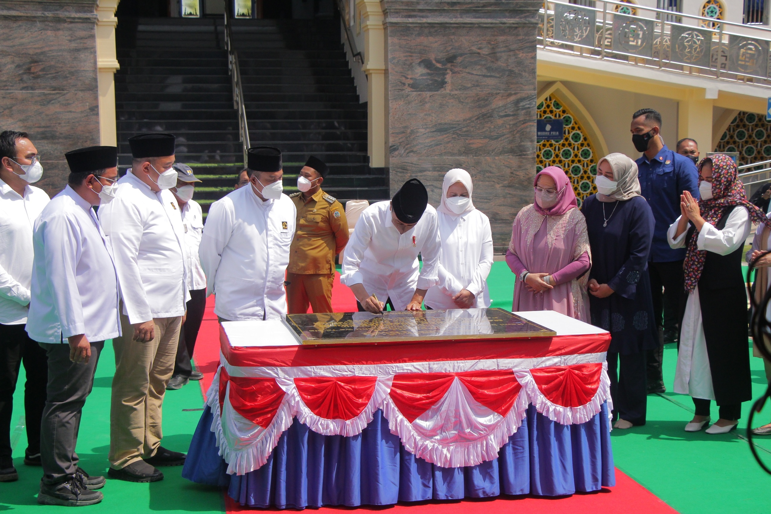 Presiden Jokowi Resmikan Masjid Akbar Moedhar Arifin Gresik
