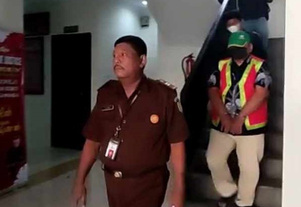 Mantan Kepala Dinas Perpustakan Lamongan, Lestariyono, ditahan di Lapas Kelas IIB Lamongan (Foto / Metro TV)