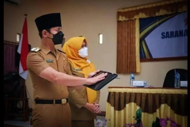 Bupati Trenggalek Mochammad Nur Arifin Meluncurkan aplikasi Pas Tenan dari gedung Smart Center, Trenggalek, Selasa (23/8/2022) (ANTARA/HO - Humas Pemkab Trenggalek)