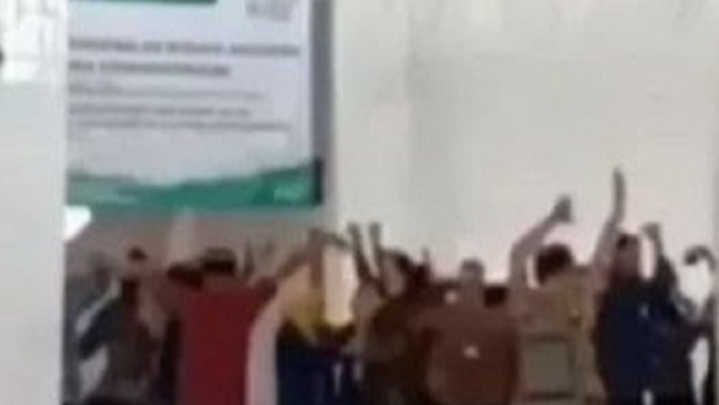 Viral Mahasiswa UIN Jember Joget Ojo Dibandingke dalam Masjid