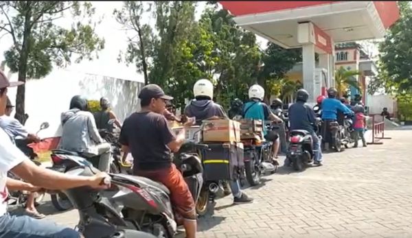 Jelang Harga BBM Naik, Pertalite di Jombang Mulai Langka