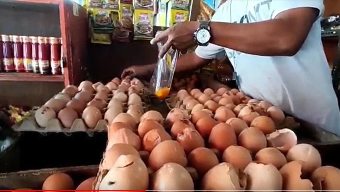 Telur retak jadi pilihan masyarakat saat harga telur naik/metrotv
