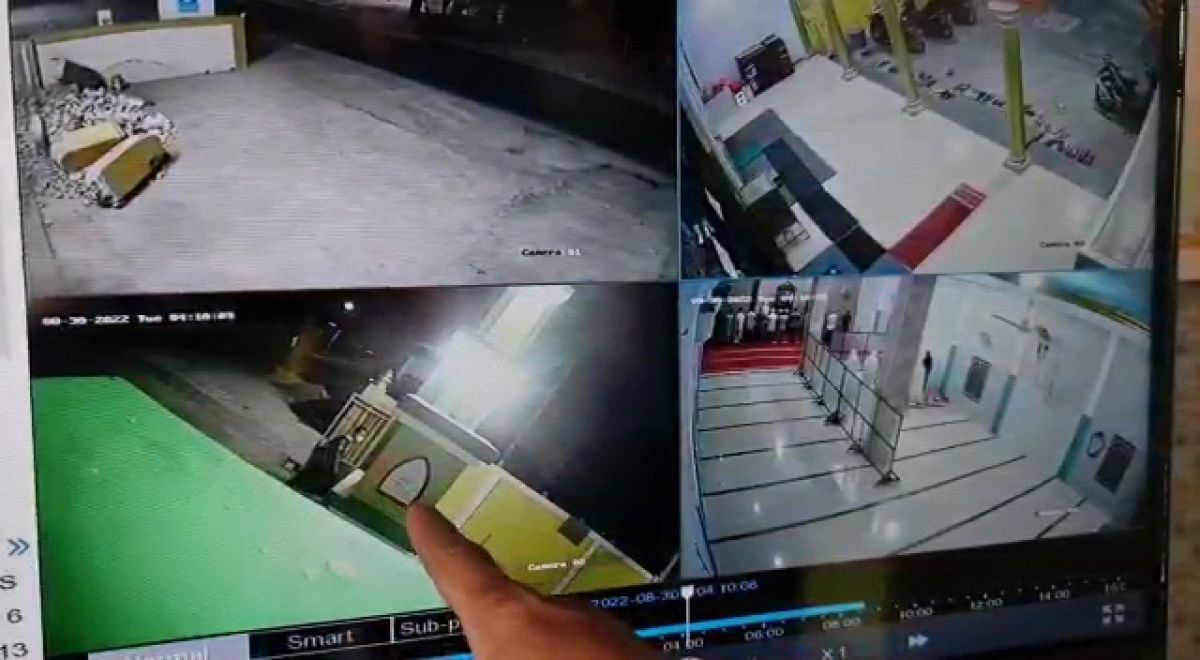 Potongan layar rekaman CCTV kasus pencurian motor di Gresik (Foto / Metro TV)