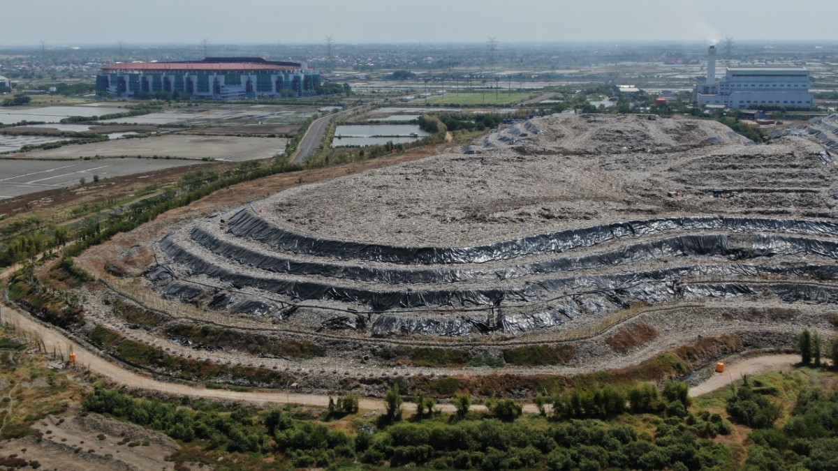 Tumpukan sampah GBT ditutup geomembran (Foto / Istimewa)