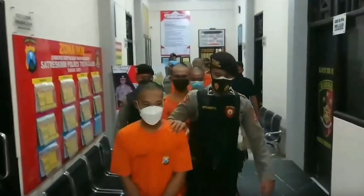 Pesilat ditangkap di Trenggalek usai melakukan pengeroyokan (Foto / Metro TV)