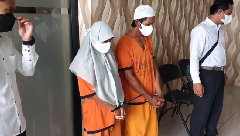 Taufik Budi Santoso dan Nuril Hidayati saat dikeler polisi (Foto / Metro TV)