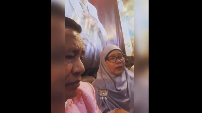 Hotman Paris membagikan video curhatan Siti Soimah yang menangis lantaran anaknya meninggal diduga dianiaya di Ponpes Gontor (Foto / akun hotmanparis)