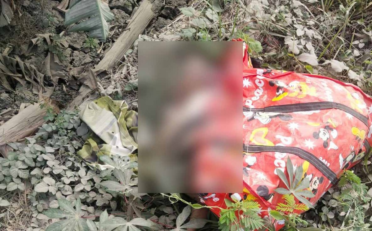 Mayat wanita di tas merah ditemukan warga (Foto / Metro TV)
