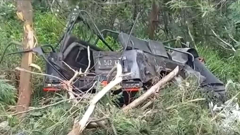 Kondisi jeep yang masuk jurang di kawasan wisata Gunung Bromo/metrotv