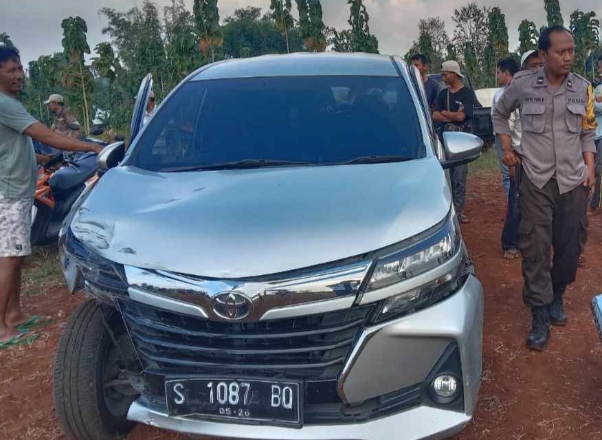 Mobil yang digunakan tersangka penjualan rokok ilegal kabur ditemukan di hutan (Foto / Metro TV)