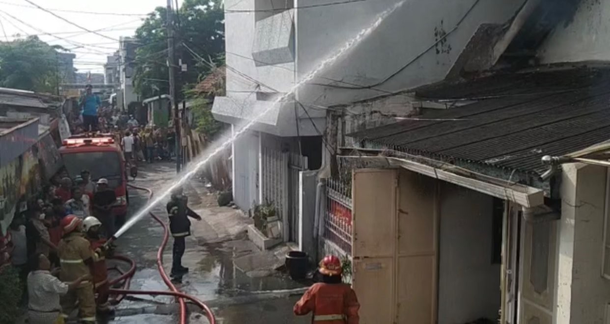 Kebakaran di Jalan Donokerto, Kecamatan Simokerto, Surabaya/ist