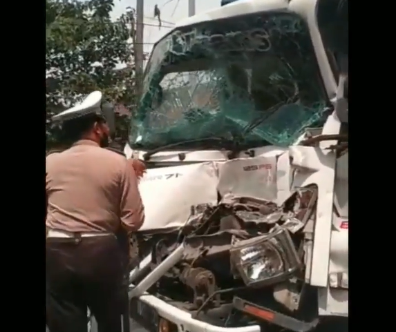 3 Truk Tabrakan Beruntun di Pasuruan, Sopir Terjepit!