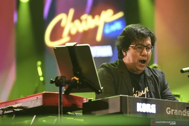 Unik, Erwin Gutawa Akan 'Hadirkan' Mendiang Chrisye saat Konser