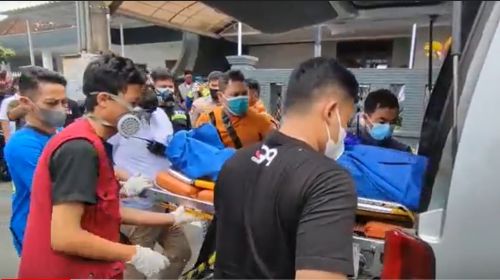 Jenazah korban dievakuasi ke rumah sakit/metrotv