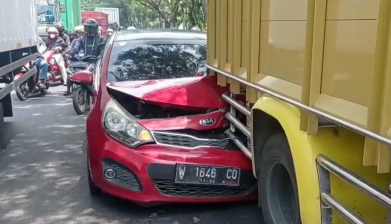 Rem Mendadak, 5 Kendaraan Tabrakan Beruntun di Lamongan