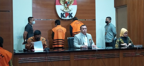 Ketua KPK Firli Bahuri dalam konferensi pers penetapan tersangka kasus dugaan suap penanganan perkara di MA. Medcom.id/Candra