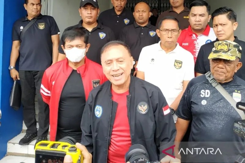 Ketua Umum PSSI Mochamad Iriawan di Lapangan Sidolig, Kota Bandung, Jawa Barat, Kamis (22/9/2022). (ANTARA/Bagus Ahmad Rizaldi)