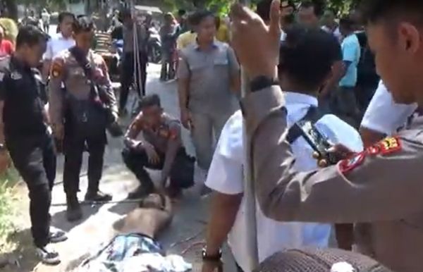 Mengamuk Acungkan Celurit, Pria Stres Ditembak!