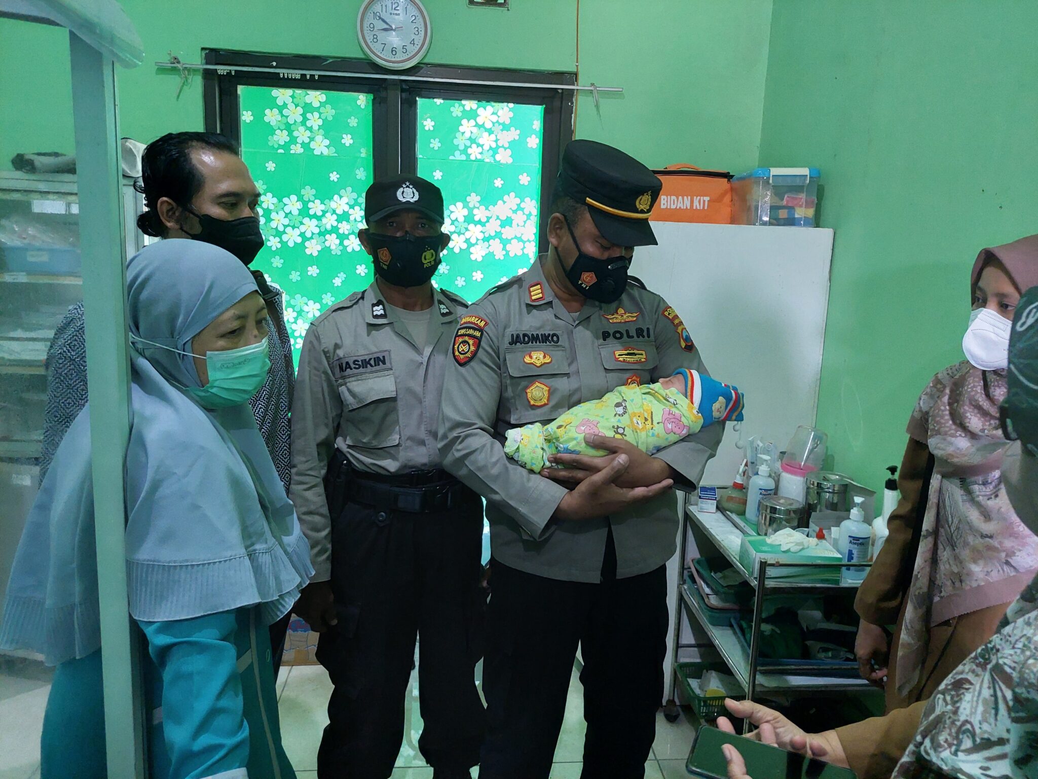 Bayi Perempuan yang Dibuang di Bawah Pohon Kelor Bojonegoro Diserahkan ke Dinsos