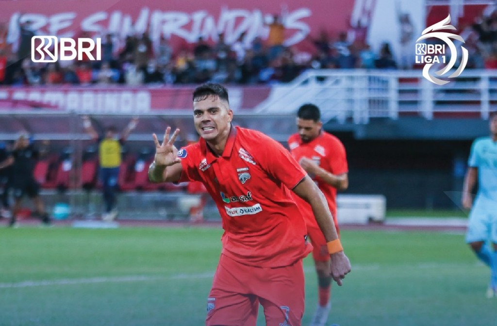 Pato Hattrick, Madura United Terbantai di Kandang Borneo