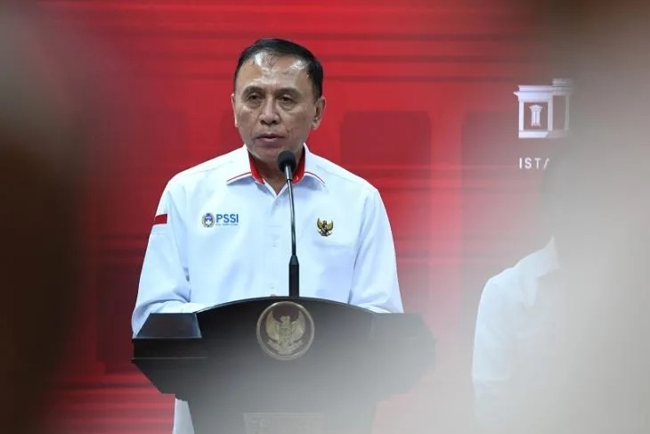 Ketua Umum PSSI Mochamad Iriawan menyampaikan keterangan pers seusai mengikuti rapat terbatas terkait perkembangan persiapan penyelenggaraan Piala Dunia U-20 2023 yang dipimpin Presiden Joko Widodo di Istana Kepresidenan Jakarta, Kamis (8/9/2022). (ANTARA