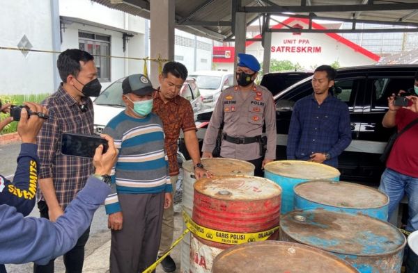 Pensiunan PNS di Ponorogo Timbun BBM Bersubsidi