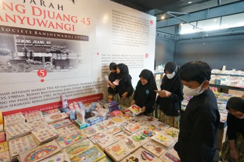 Sejumlah pengunjung di pameran buku bertajuk 'Banyuwangi Book Fair' 2022. ANTARA/HO-Humas Pemkab Banyuwangi