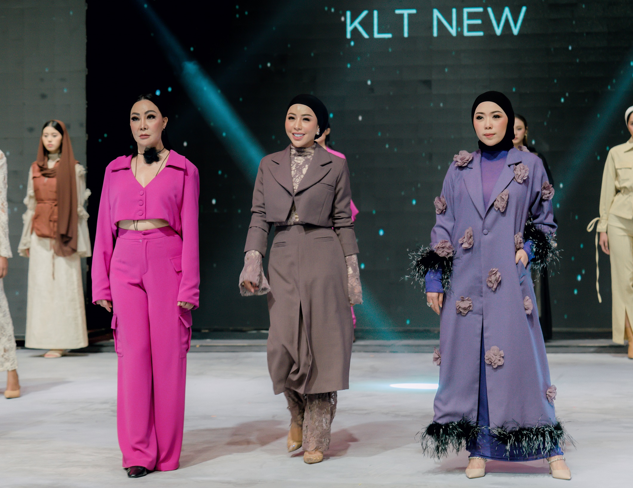  KLT New berkolaborasi dengan Glads Collection turut memeriahkan Surabaya Fashion Parade 2022 (Foto / Istimewa)