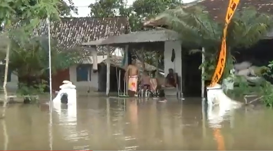  Banjir merendam puluhan rumah warga di Desa Demuk, Kecamatan Pucanglaban, Tulungagung/metrotv