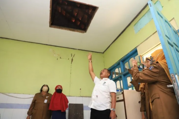 Wali Kota Surabaya Minta Dinas Pendidikan Pastikan Seluruh Gedung Sekolah Aman untuk KBM
