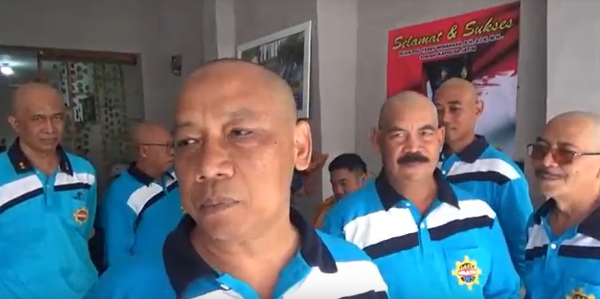 Jabat Kapolda Jatim, Teman Sekolah Irjen Teddy Minahasa di Pasuruan Potong Gundul Bersama
