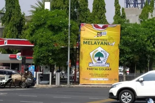 Warga Kritik Baliho Golkar di Sejumlah Jalan Protokol Surabaya