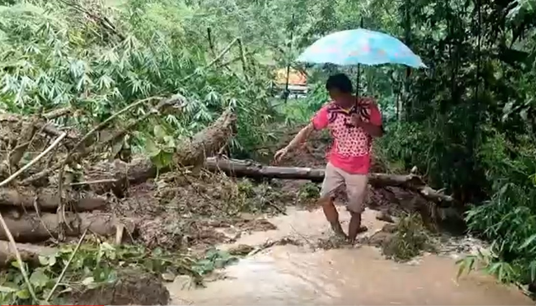 Longsor memutus jalan di sejumlah wilayah Pacitan/metrotv