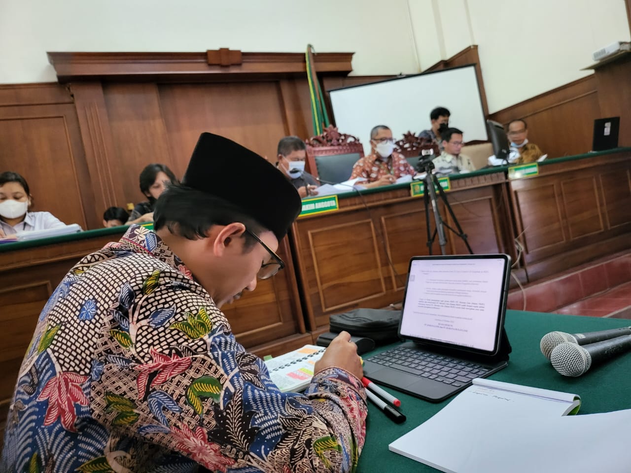 Kuasa hukum dari PT Bahana Line, Syaiful Ma'arif saat mengikuti proses sidang (Foto / Istimewa)