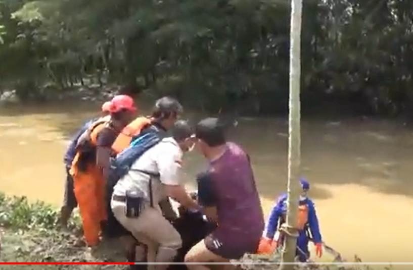 Mayat Mengapung di Sungai Tawing Trenggalek, Korban Banjir?