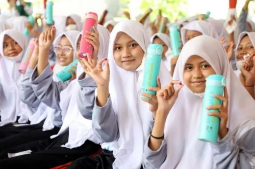 Sejumlah remaja putri di Kota Surabaya mengkonsumsi Tablet Tambah Darah (TTD). (ANTARA/HO-Diskominfo Surabaya)