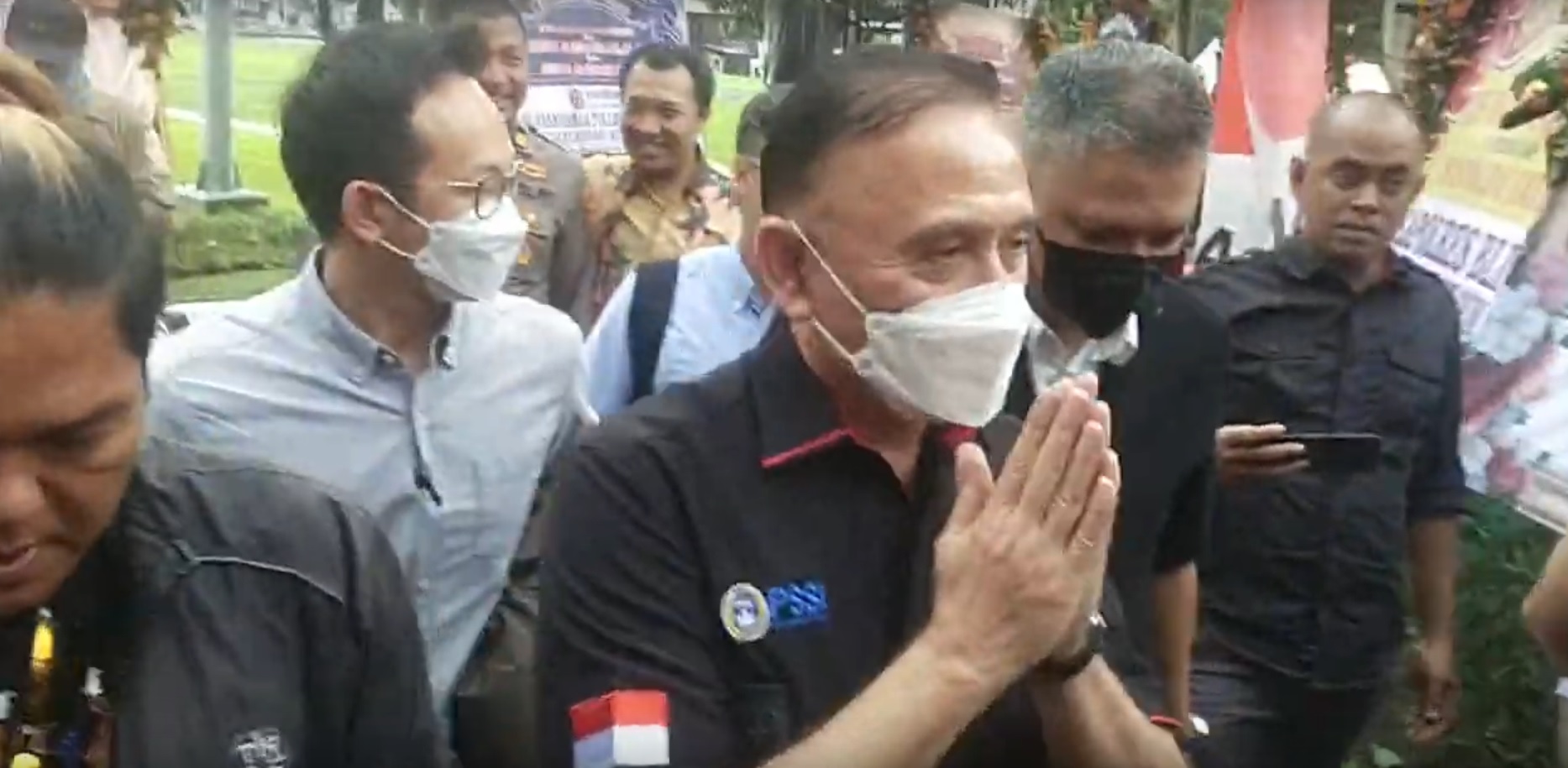Ketum PSSI, Iwan Bule saat penuhi panggilan penyidik Polda Jatim (Foto / Metro TV)