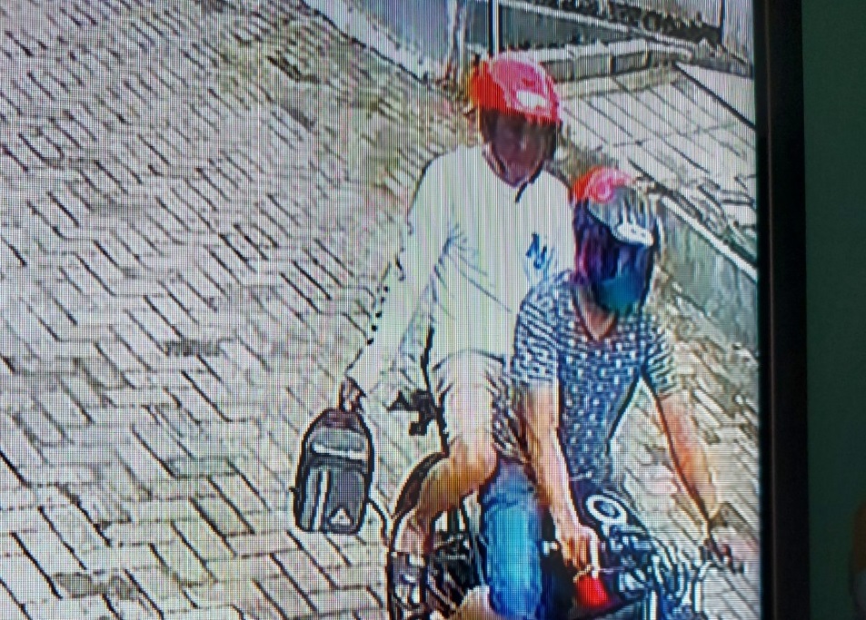 Dua pelaku pelempar bom ikan terekam CCTV/ist