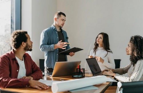 5 Tips Agar Tetap Tenang di Tengah Rapat Menegangkan